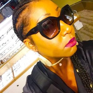 Meet your Posher, Aenise